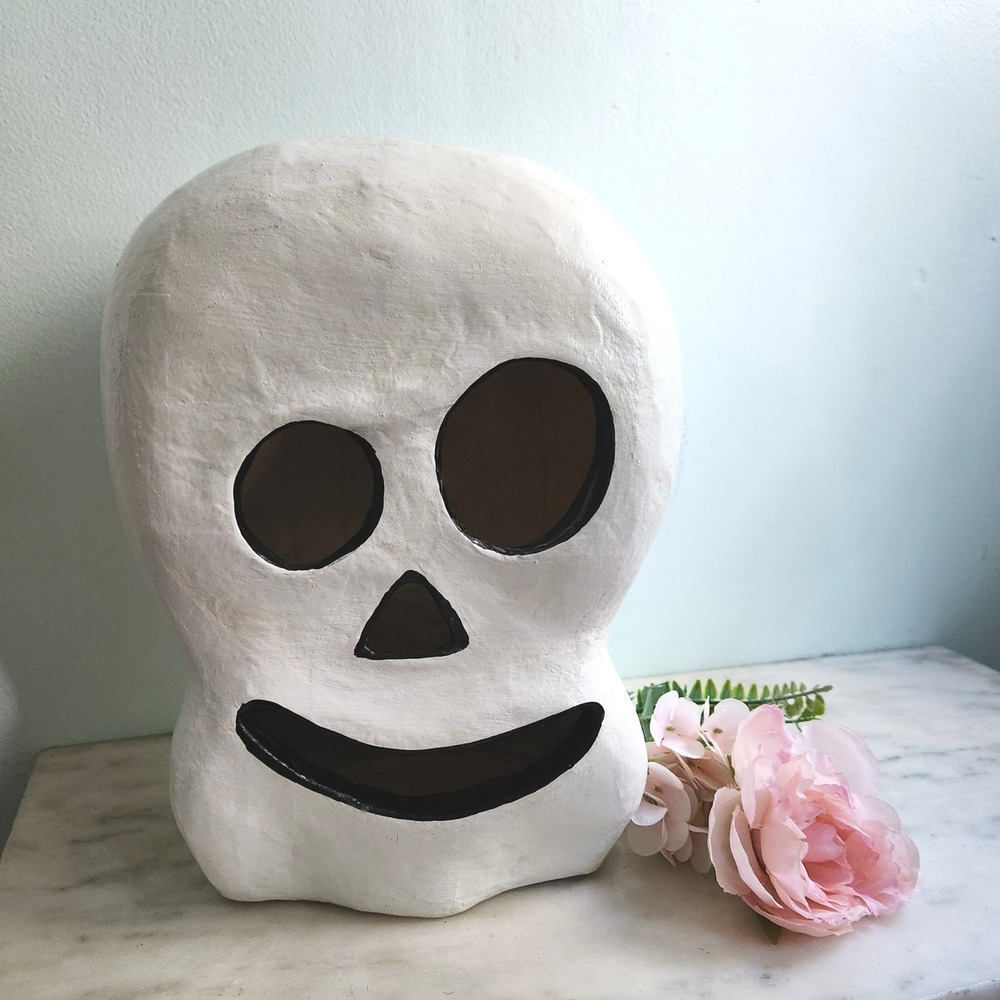 Pottery Barn‎ Kids Paper Mache Skull Vase Halloween Bone Decor White Black